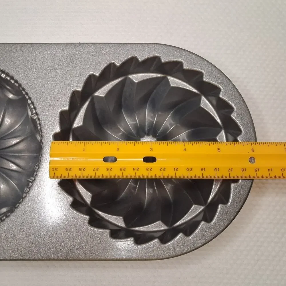 Nordic Ware Bundt Duet Pan 5 Cups / 1.2 Liter 2 in One Bundt Pan